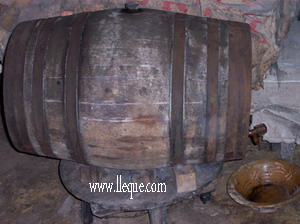 Tonel de madera para envejecer el vino